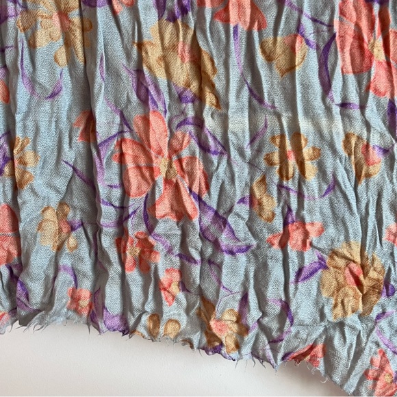 100% WOOL SPRING WEIGHT FLORAL SCARF - Picture 10 of 12